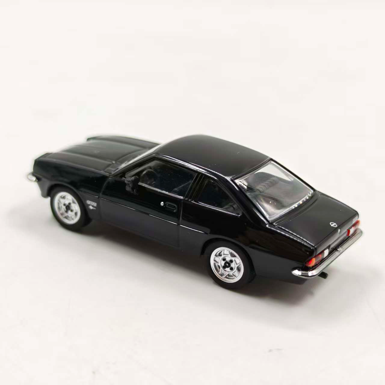Herpa масштаб 1/87 OPEL GT/E с – обзор и цена Vintage Collection